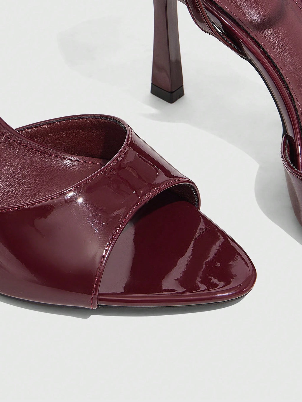 Sandália Feminina Salto Alto Bordô Ajustável Minimalista Casual Confortável