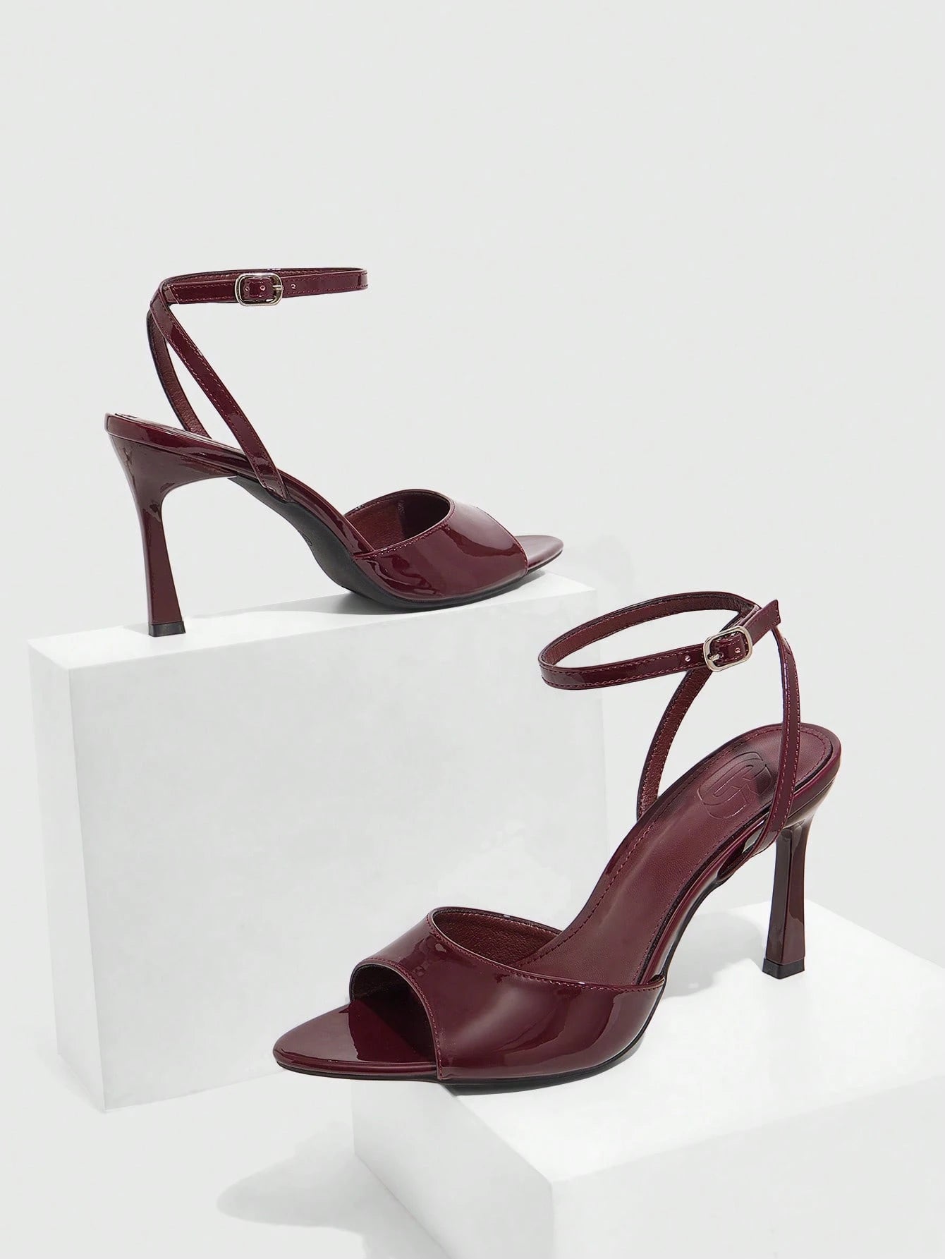 Sandália Feminina Salto Alto Bordô Ajustável Minimalista Casual Confortável