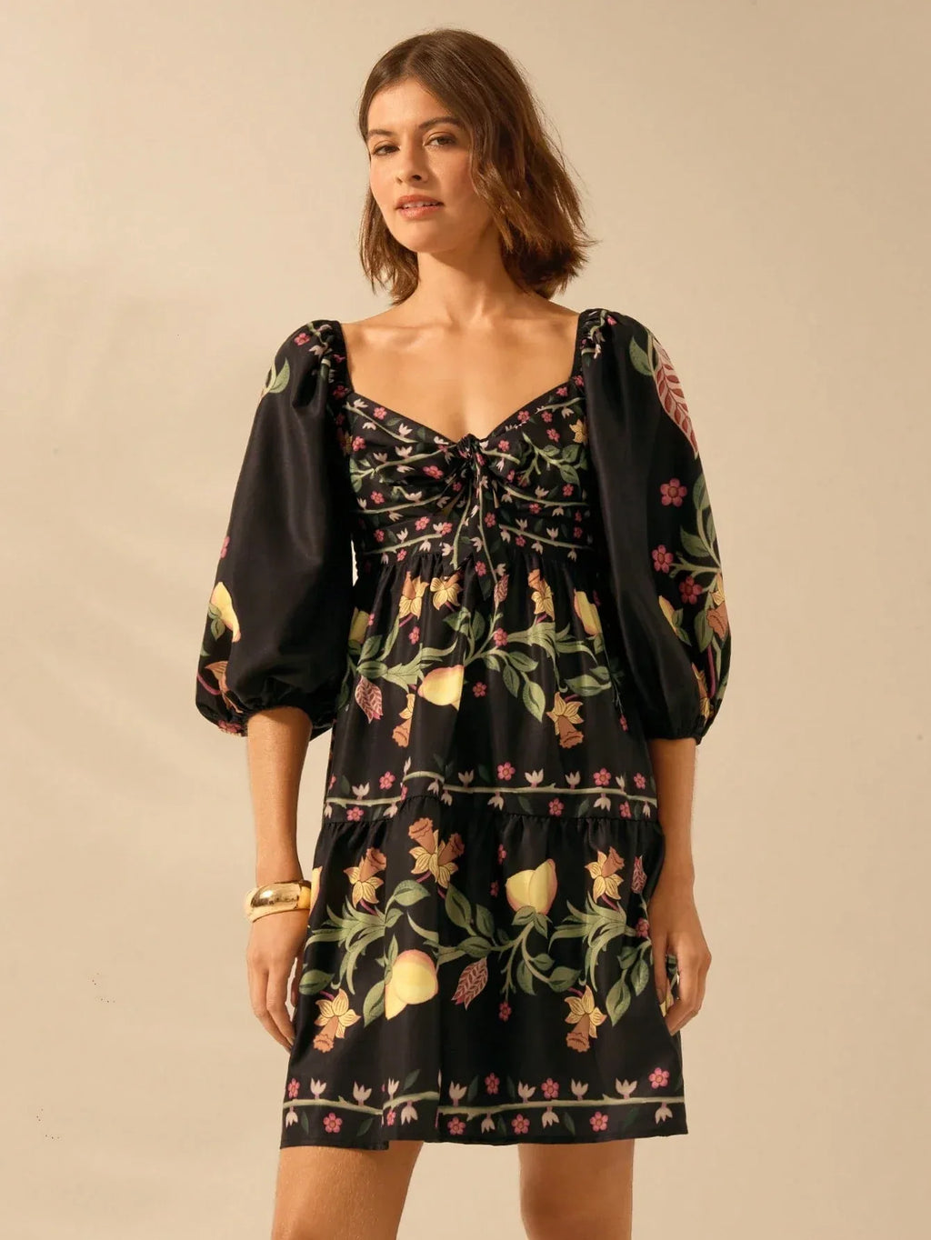 Vestido Curto Feminino Preto Floral Manga Bufante Nó Frontal
