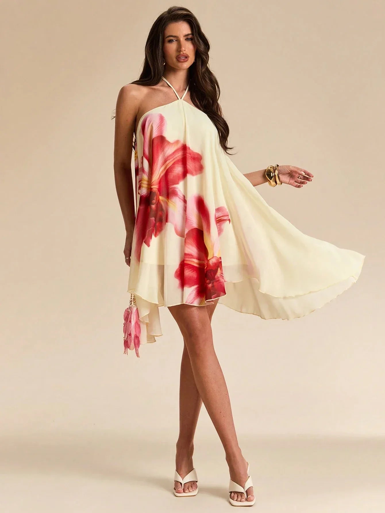 Vestido Curto Feminino Floral Franzido com Amarração Pescoço Vermelho