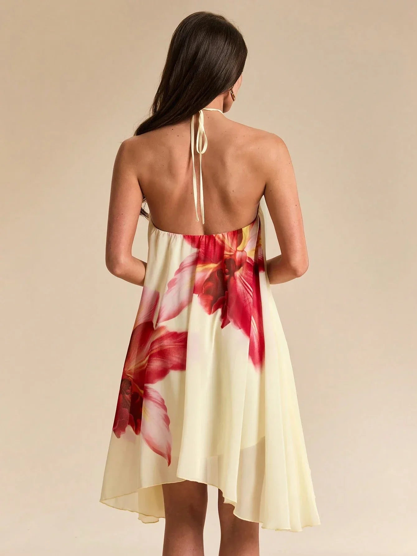 Vestido Curto Feminino Floral Franzido com Amarração Pescoço Vermelho