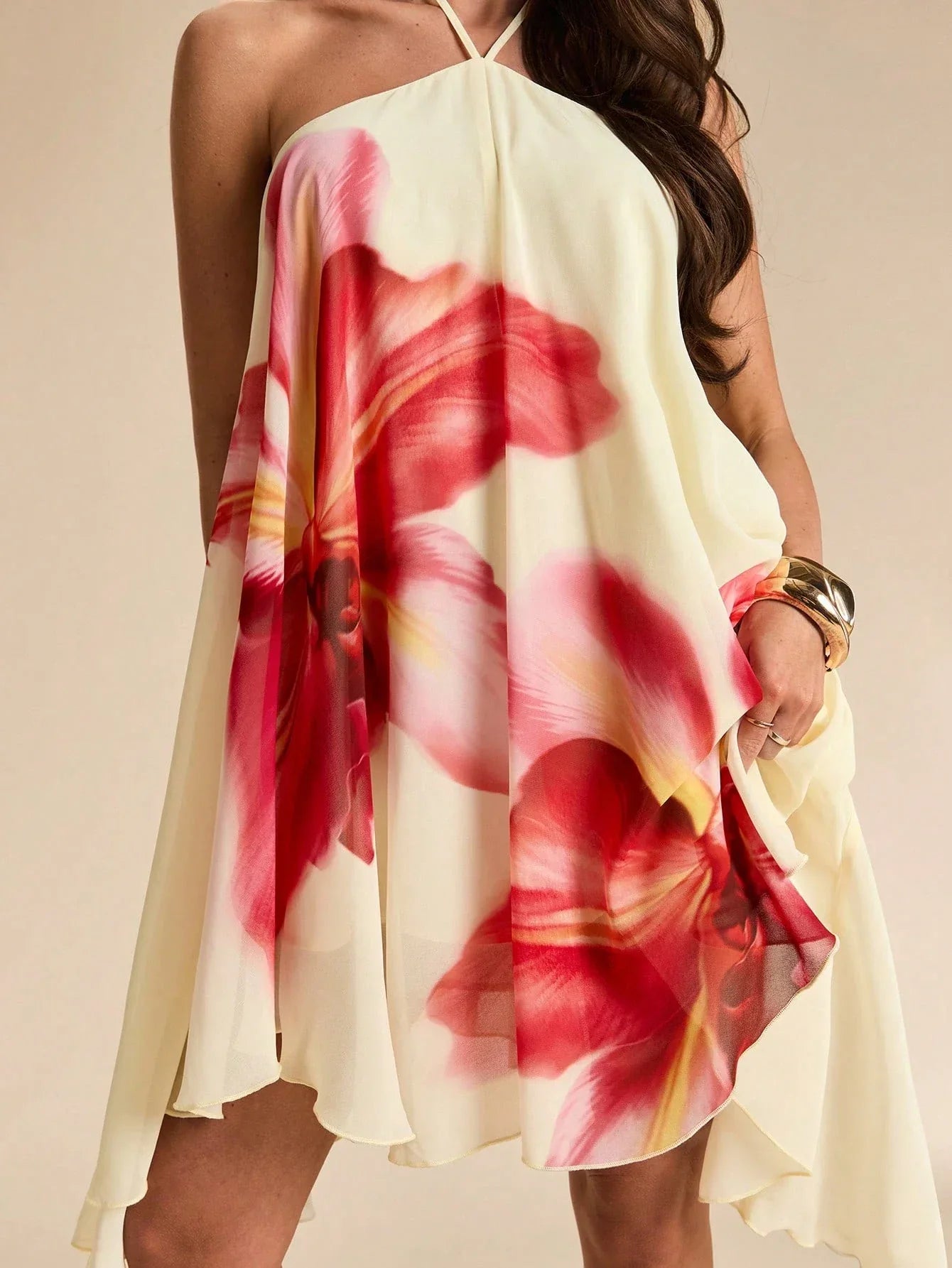 Vestido Curto Feminino Floral Franzido com Amarração Pescoço Vermelho